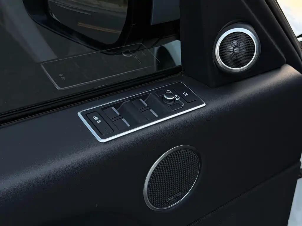 Land Rover Range Rover — миниатюра 9