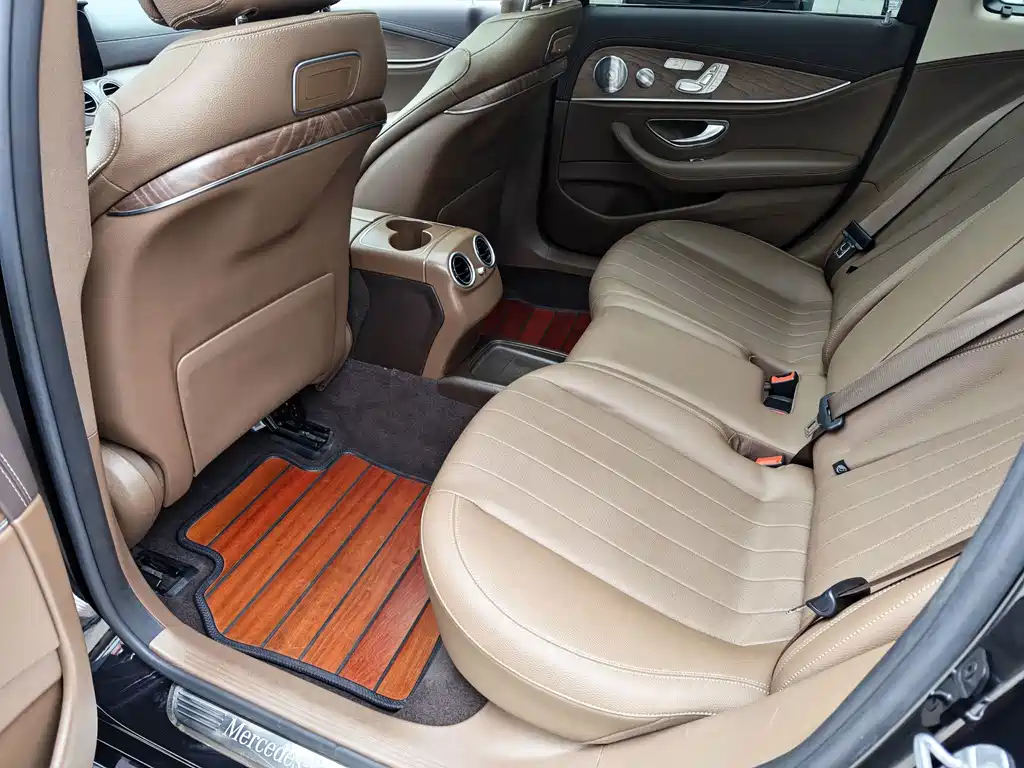 Mercedes-Benz E-Class — миниатюра 14