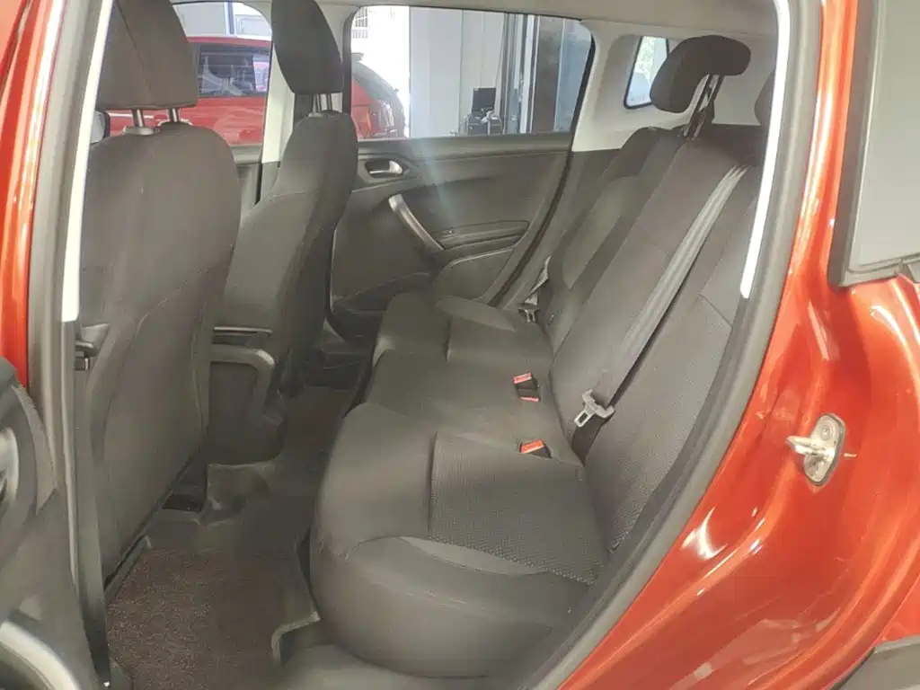 Peugeot 2008 — миниатюра 17