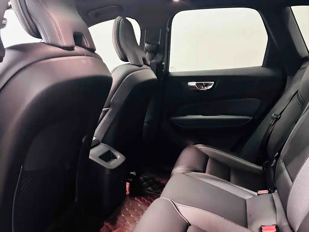 VOLVO XC60 PLUG IN HYBRID