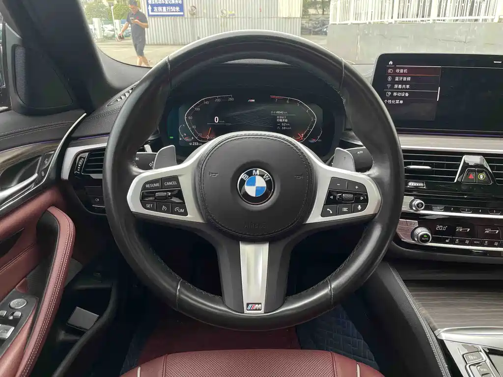 BMW 5 Series — миниатюра 11