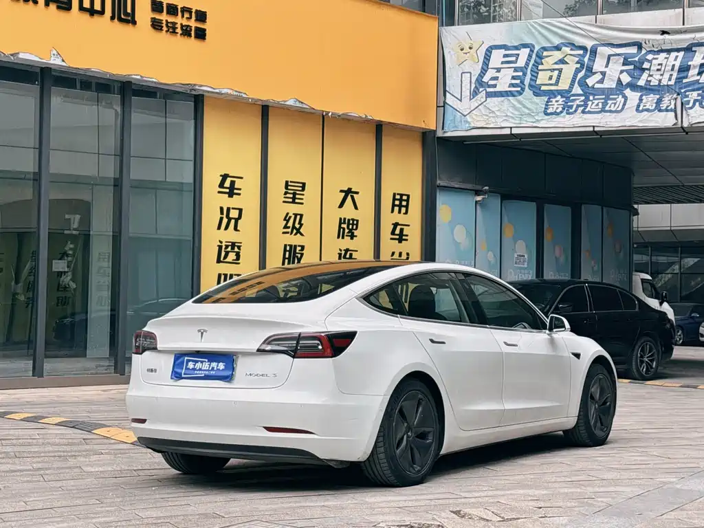 Tesla Model 3 — миниатюра 6