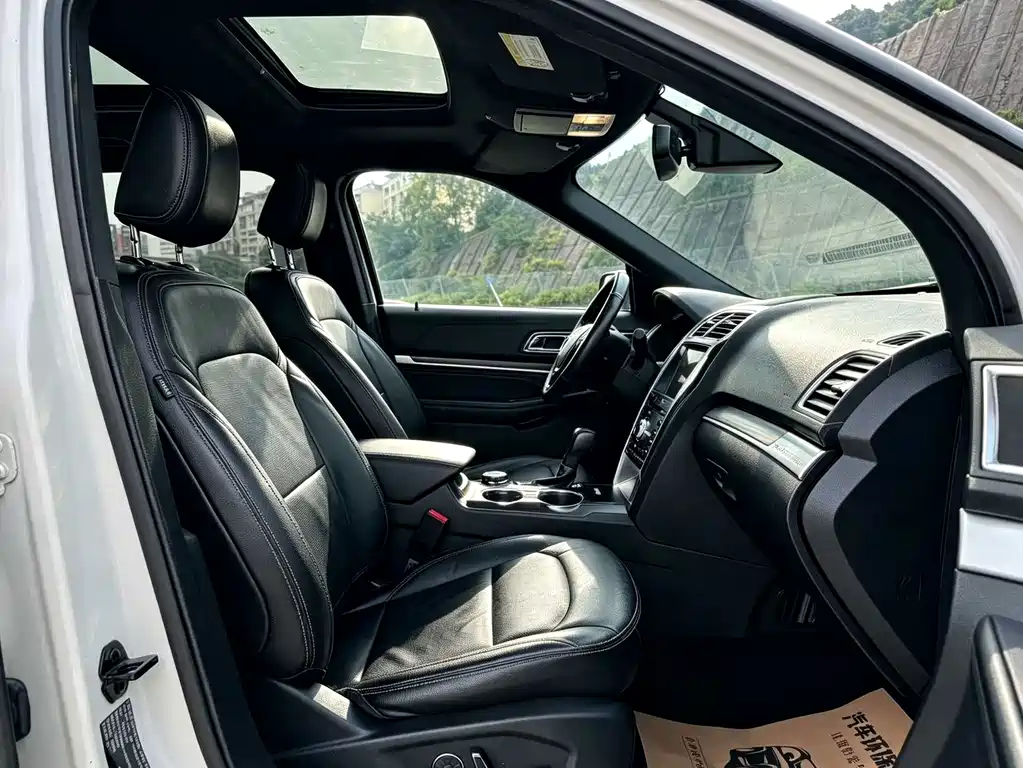 Ford Explorer (Import) — миниатюра 12