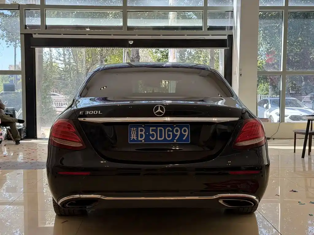 Mercedes-Benz E-Class — миниатюра 8