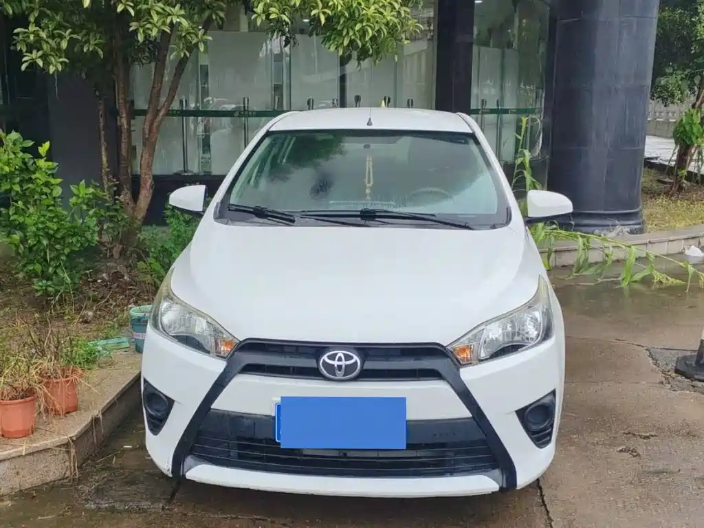 Toyota Yaris L — миниатюра 2