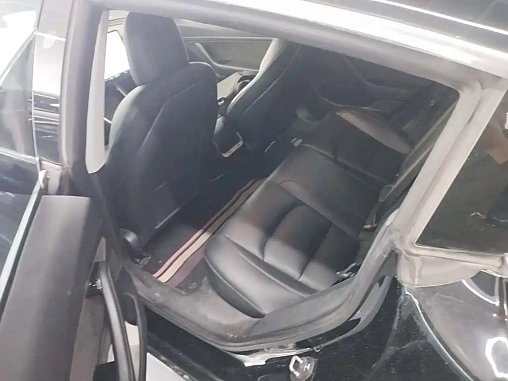 Tesla Model 3 — миниатюра 17