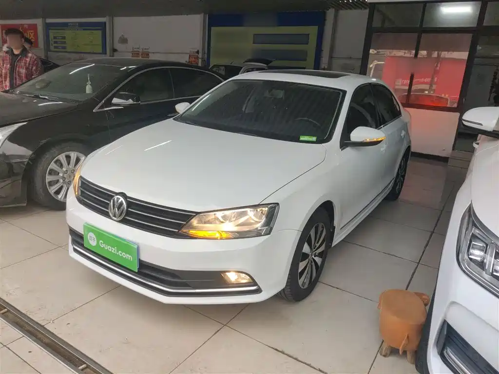 Volkswagen Sagitar 2018