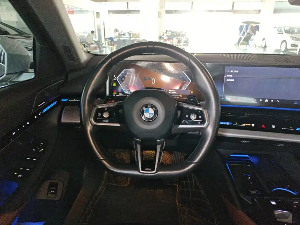 BMW 5 Series — миниатюра 11