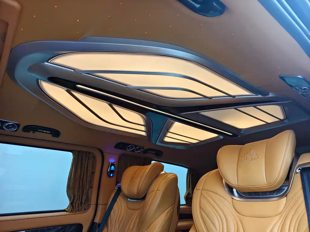 Mercedes-Benz Vito 2023 2.0T 7 мест