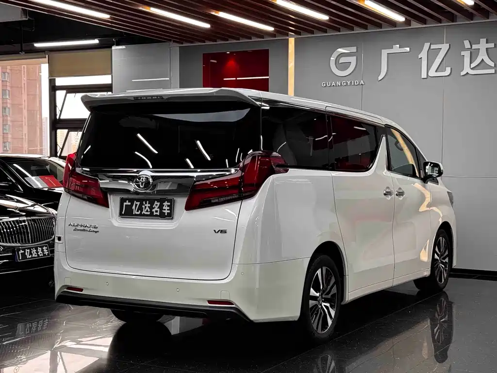 Toyota Alphard — миниатюра 33