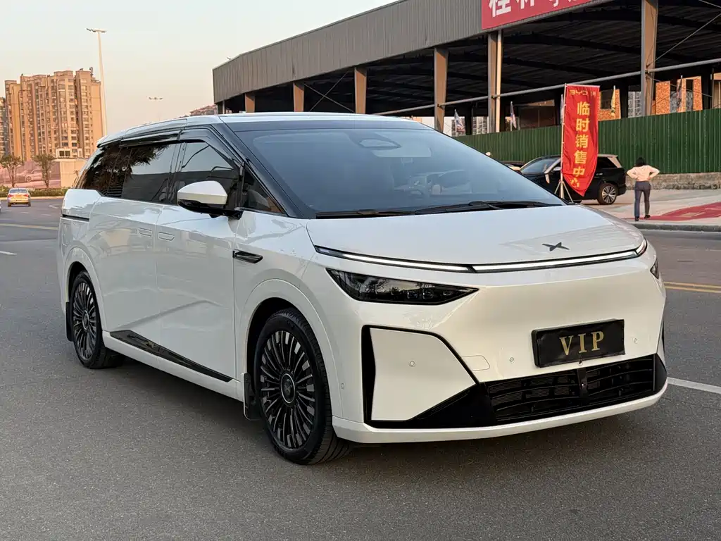XPeng X9 — миниатюра 2