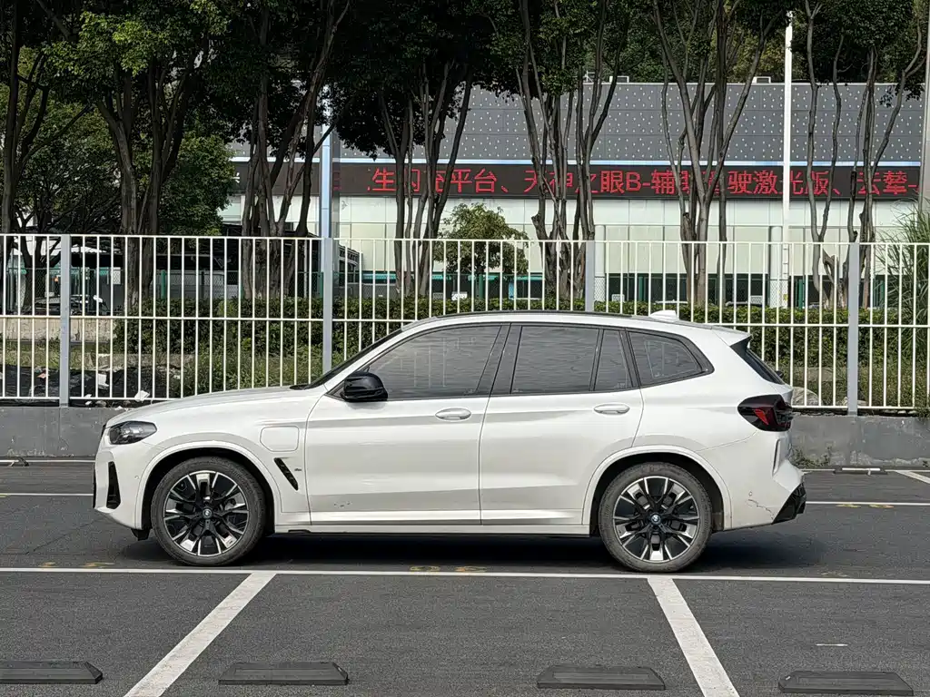 BMW iX3 — миниатюра 4