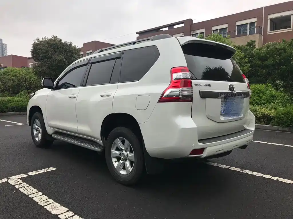 TOYOTA PRADO