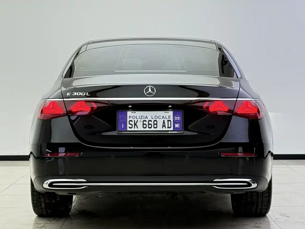 Mercedes-Benz E-Class — миниатюра 8