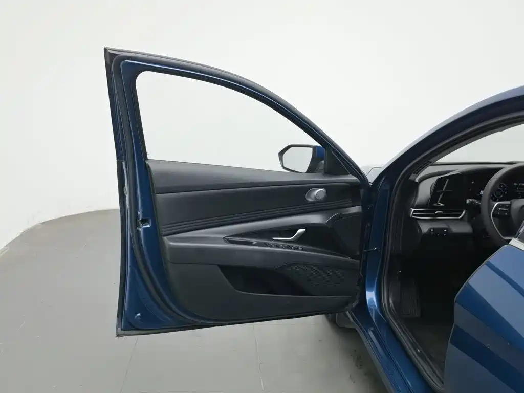 Hyundai Elantra — миниатюра 8