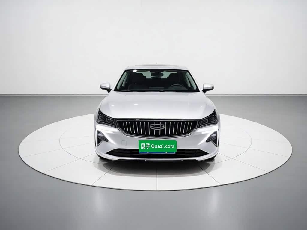 Geely Emgrand 1.5 л 2023 г. Белый, пробег 20500 км