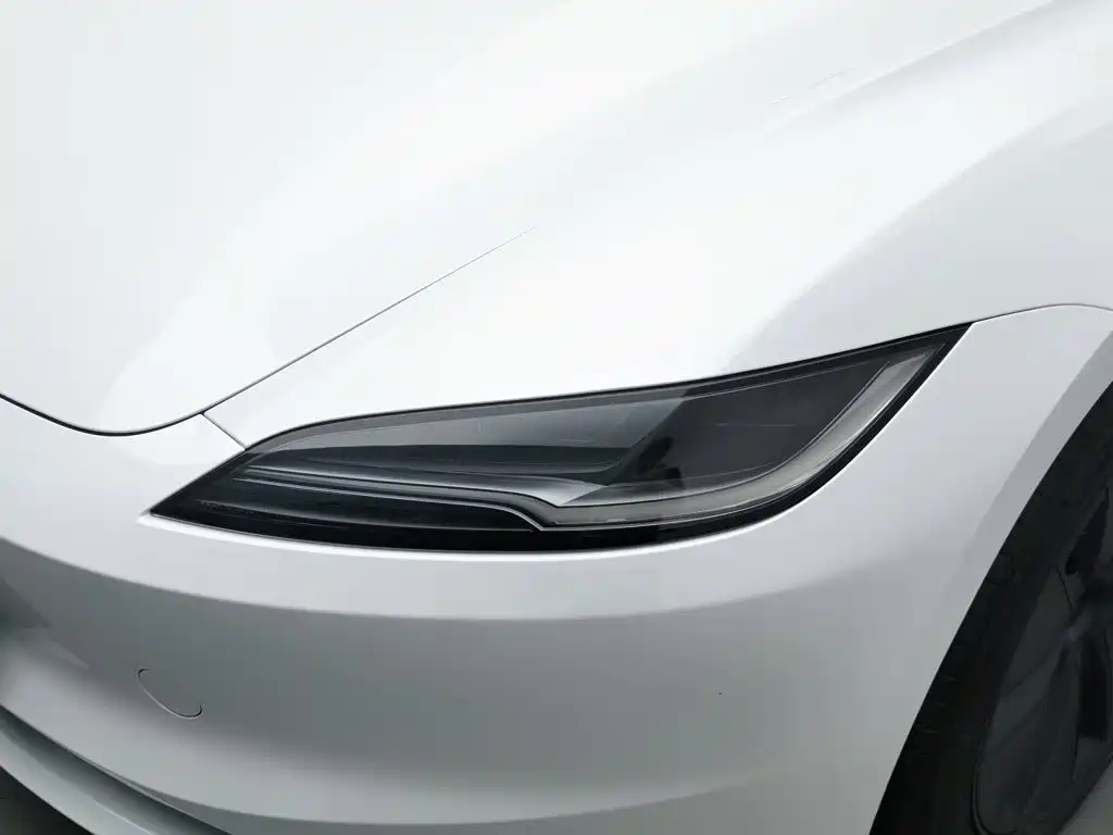Tesla Model 3 — миниатюра 7