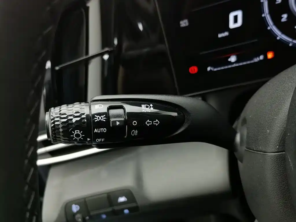 Hyundai Elantra — миниатюра 21