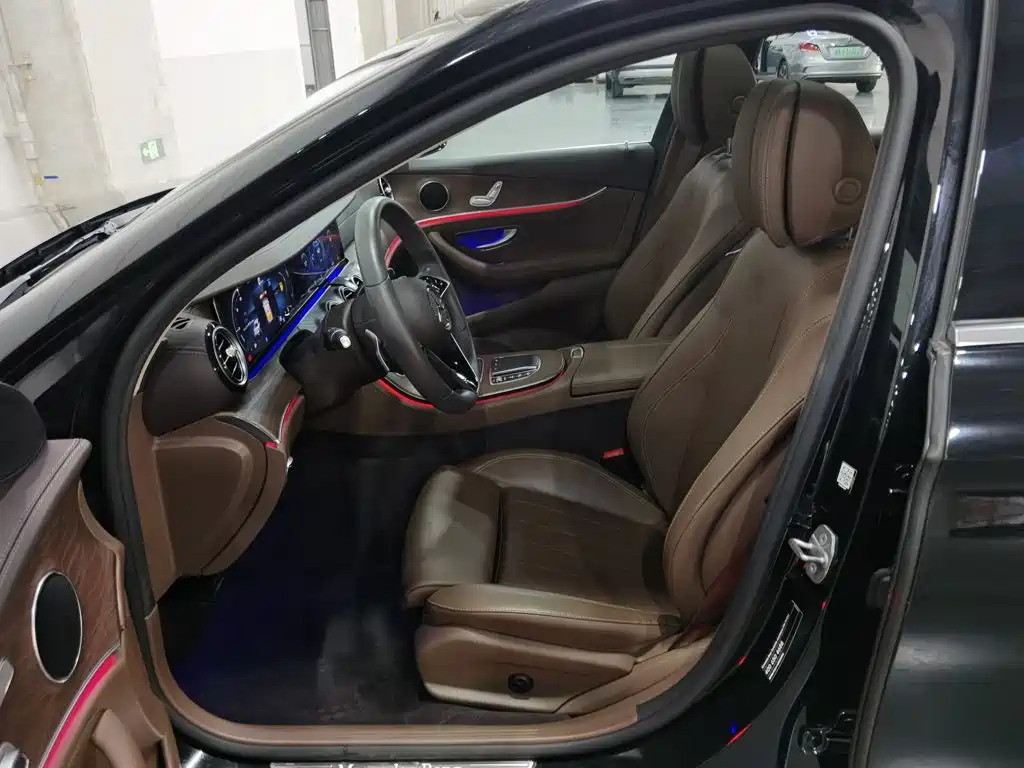 Mercedes-Benz E-Class — миниатюра 10