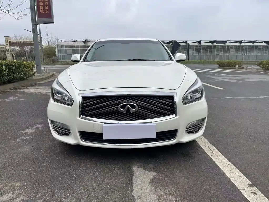 INFINITI Q70