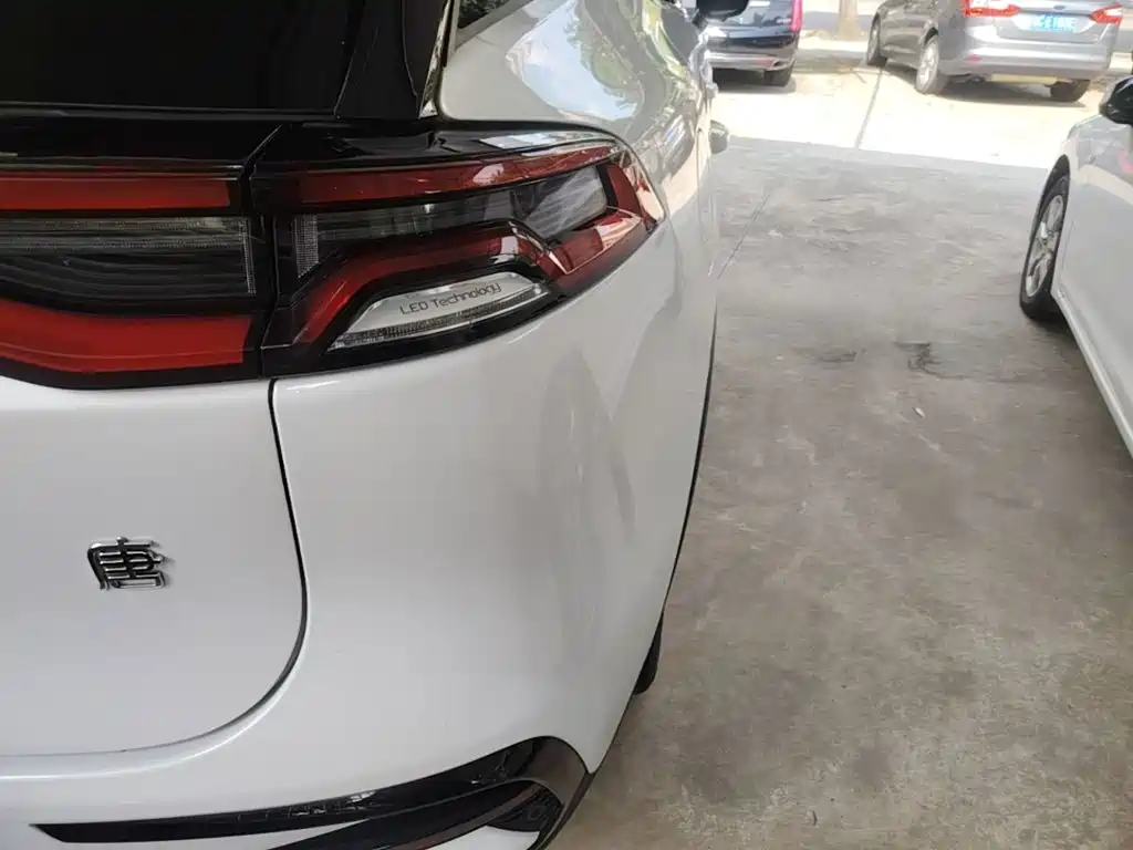 BYD Tang New Energy — миниатюра 8