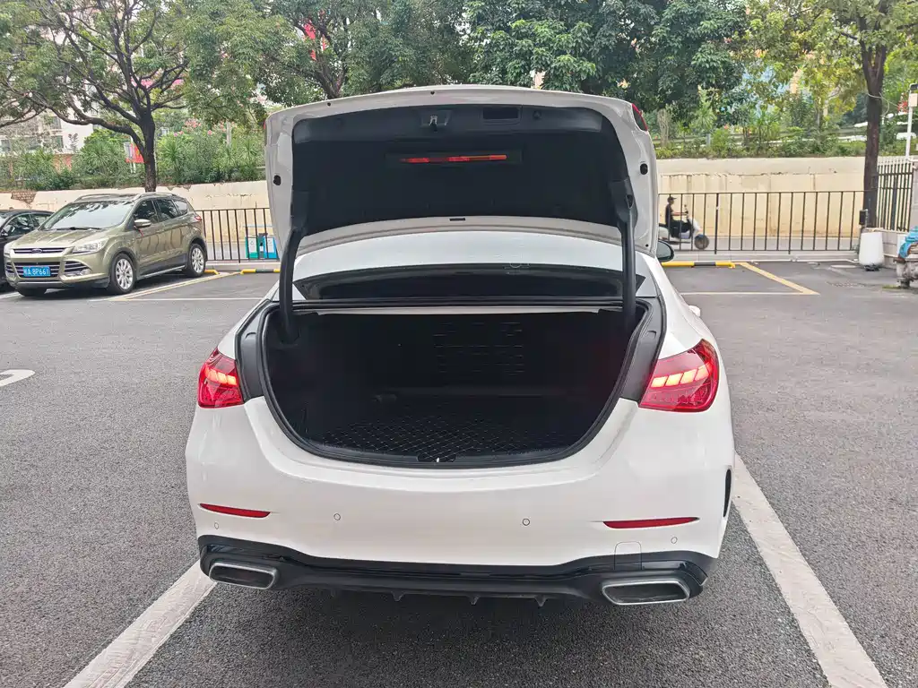 Mercedes-Benz C-Class — миниатюра 17