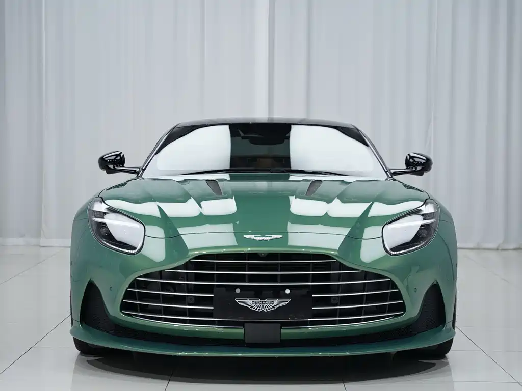 Aston Martin DB12 — миниатюра 2