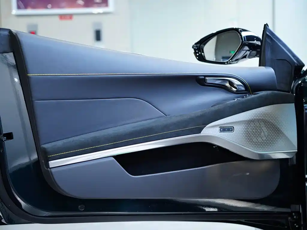 Lotus Emira — миниатюра 17