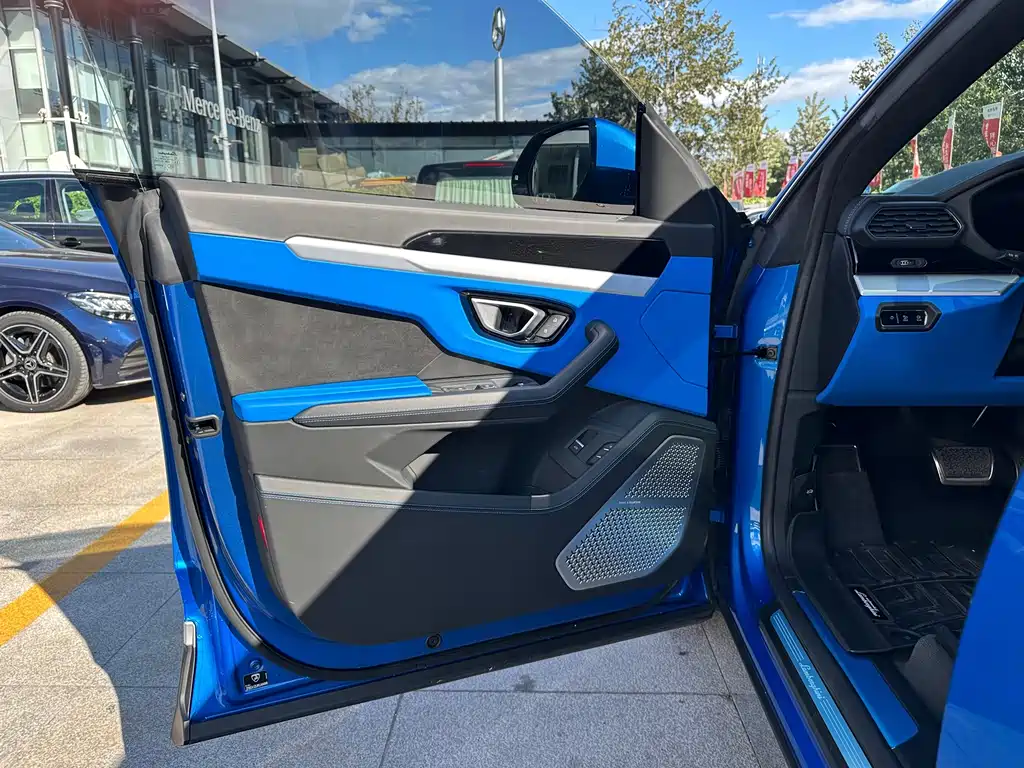 Lamborghini Urus — миниатюра 9
