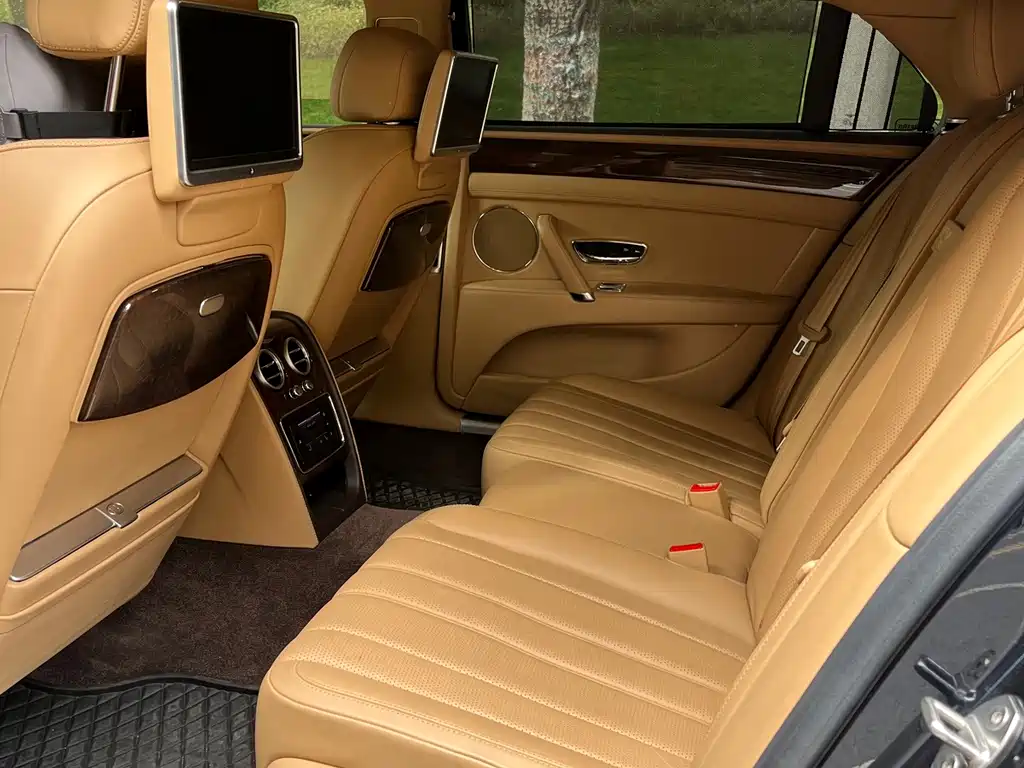 Bentley Flying Spur — миниатюра 10