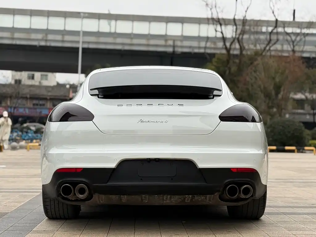 PORSCHE PANAMERA