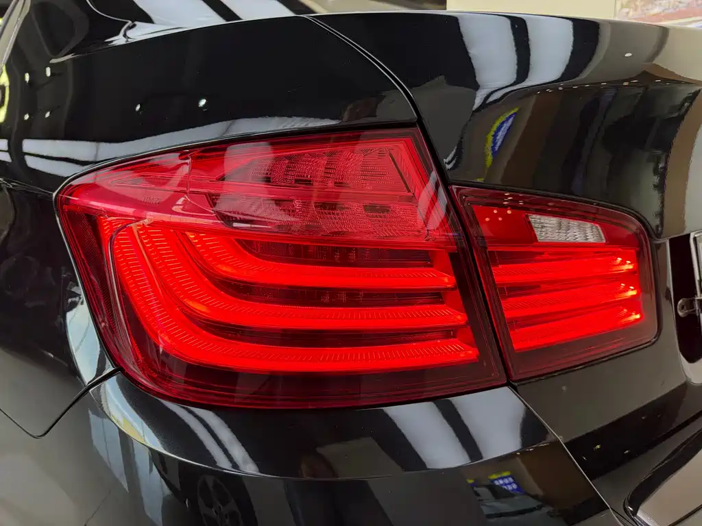BMW 5 Series — миниатюра 17
