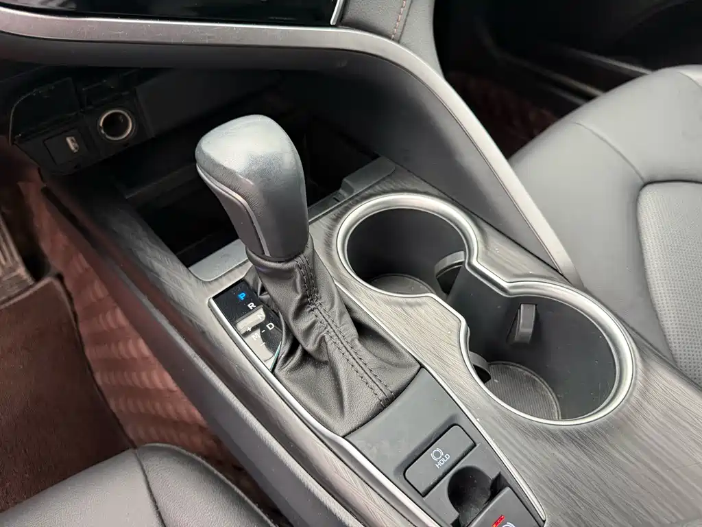 Toyota Camry — миниатюра 12