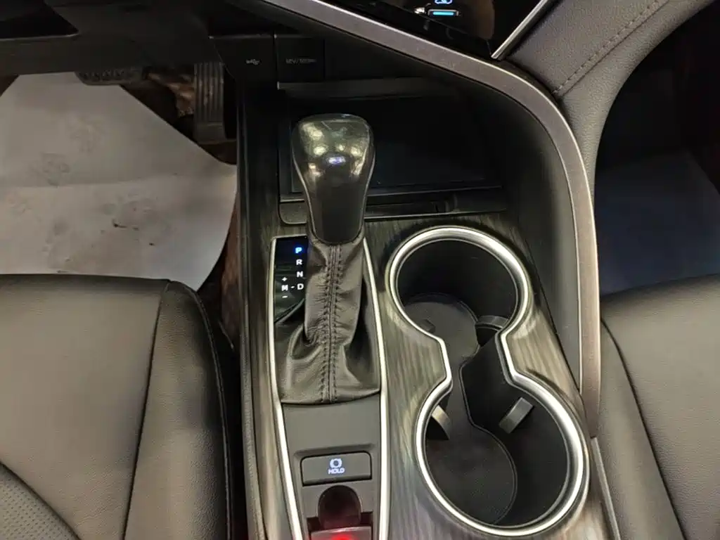 Toyota Camry — миниатюра 14