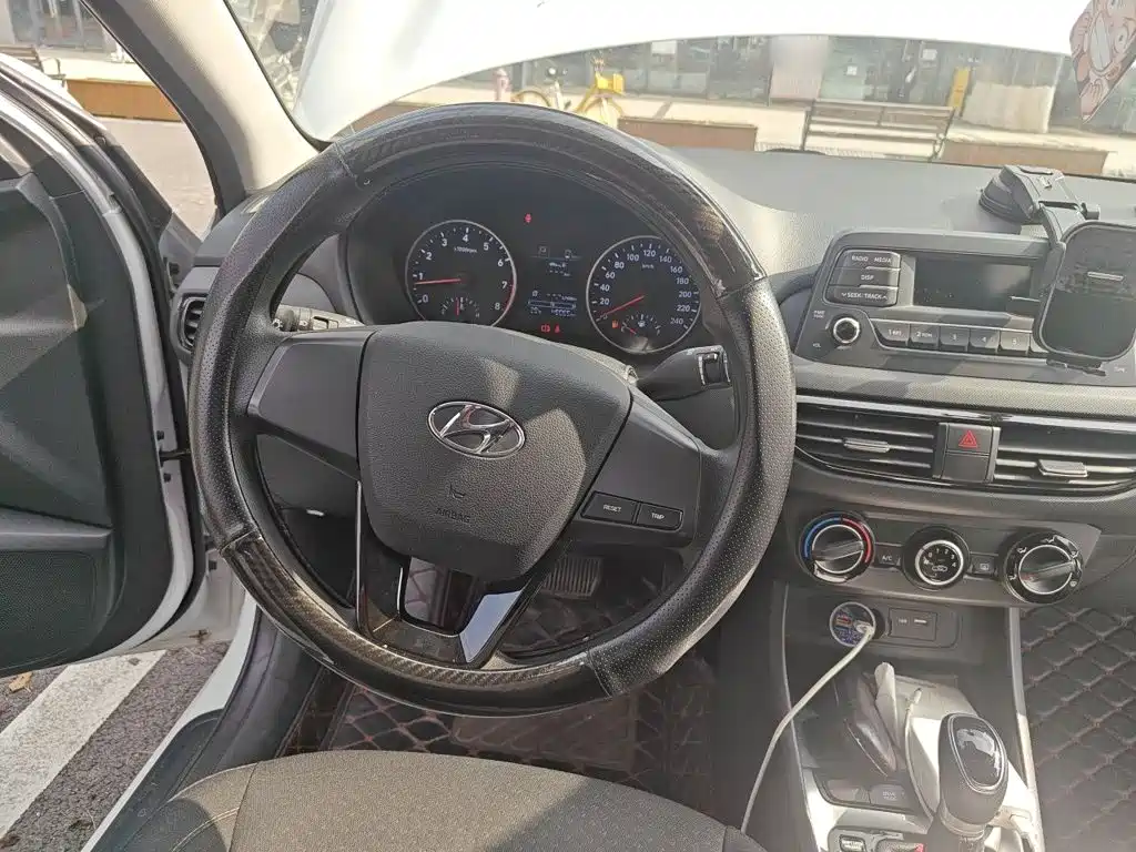 Hyundai Elantra — миниатюра 6