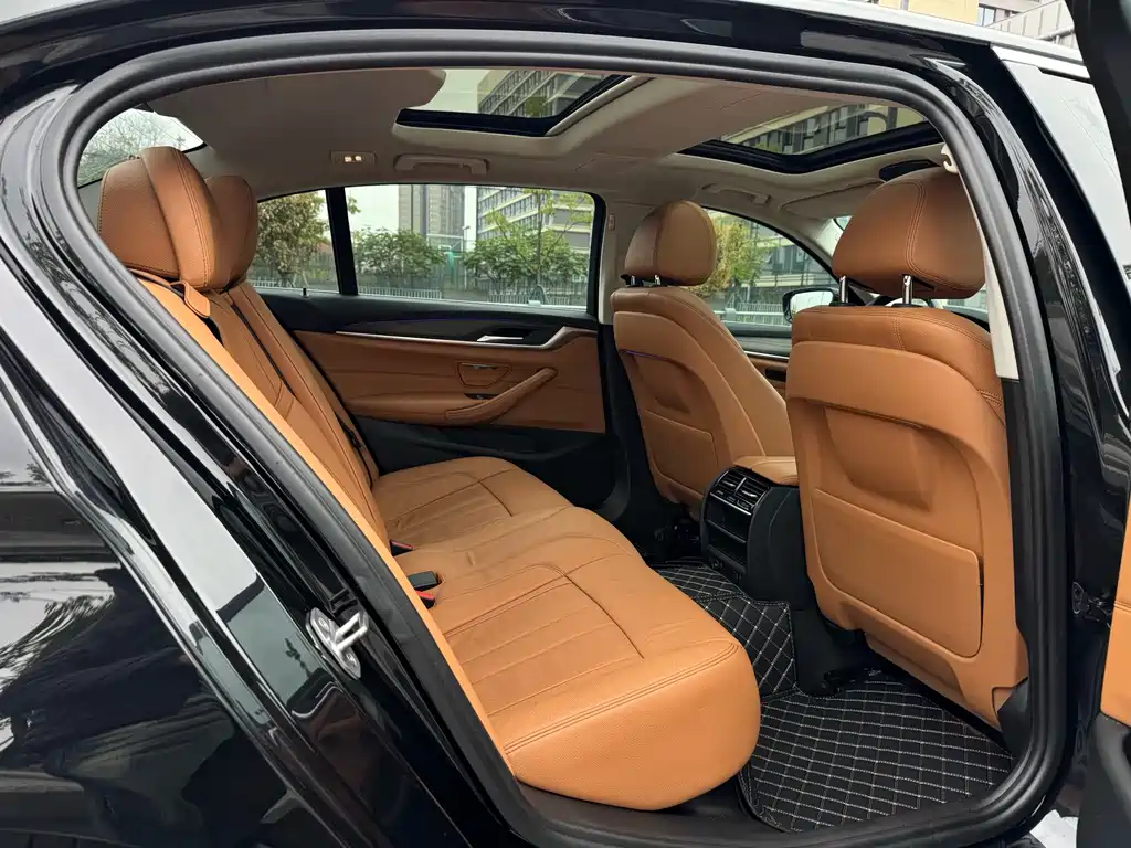 BMW 5 Series New Energy — миниатюра 12