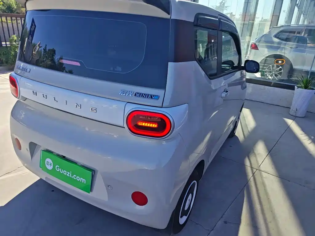 Wuling MINIEV — миниатюра 8