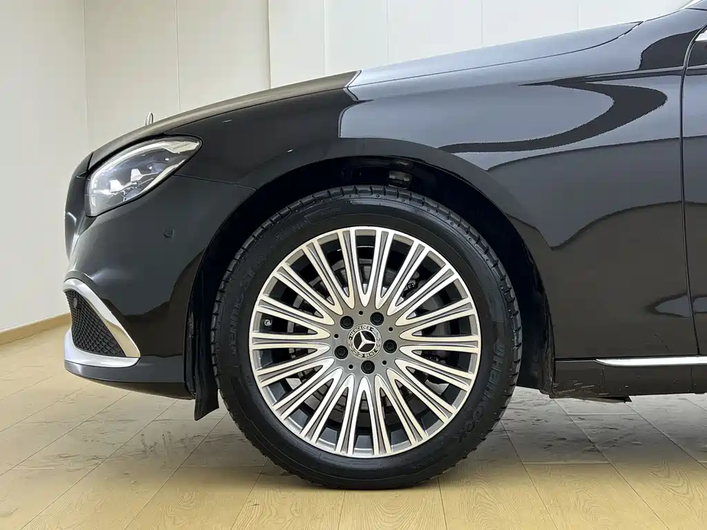 Mercedes-Benz E-Class — миниатюра 5