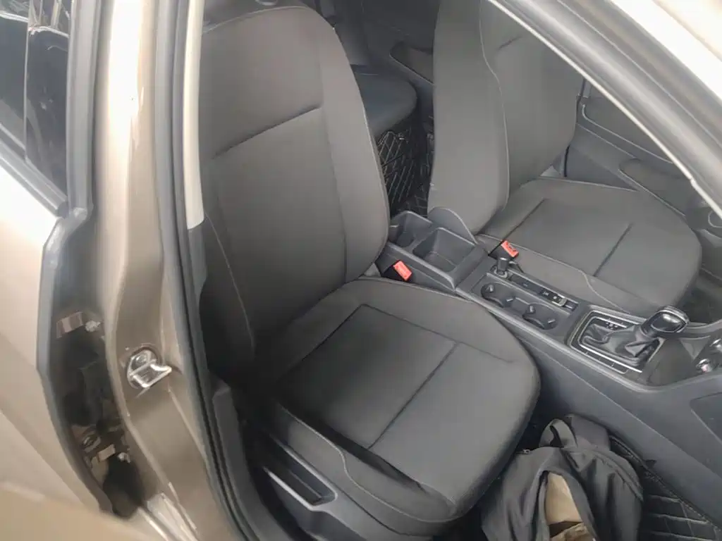 Volkswagen Golf — миниатюра 25