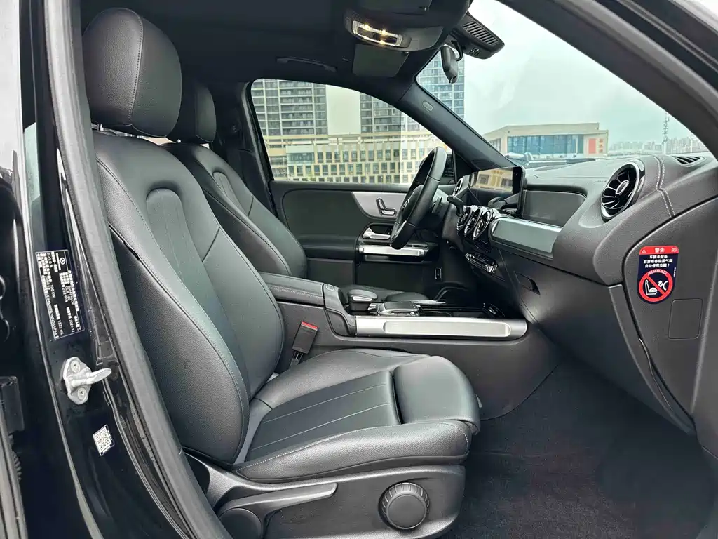 Mercedes-Benz GLB — миниатюра 18