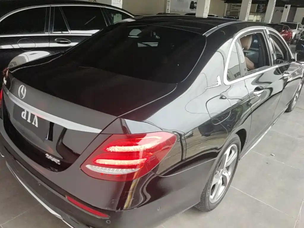 Mercedes-Benz E-Class — миниатюра 7