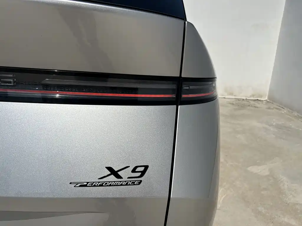XPeng X9 — миниатюра 5