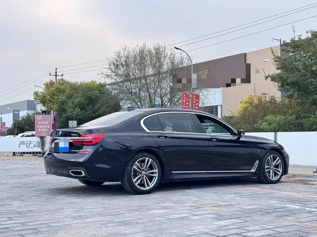 BMW 7 Series — миниатюра 6