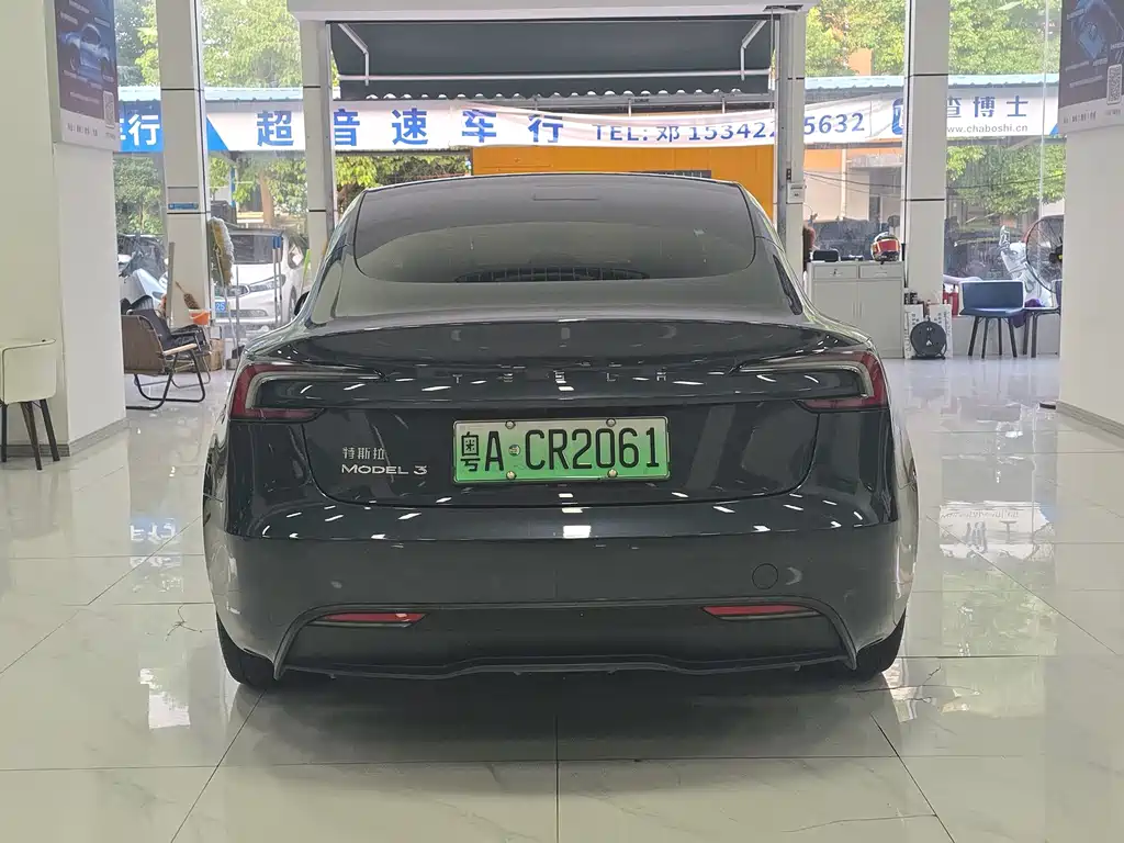 Tesla Model 3 — миниатюра 12
