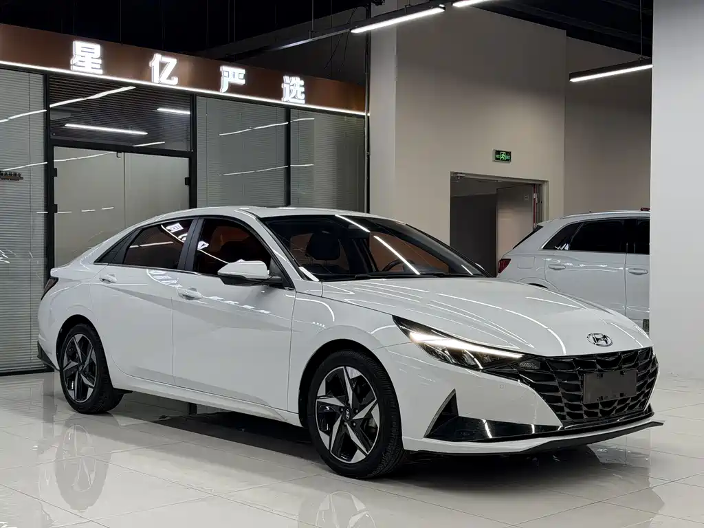 Hyundai Elantra — миниатюра 3
