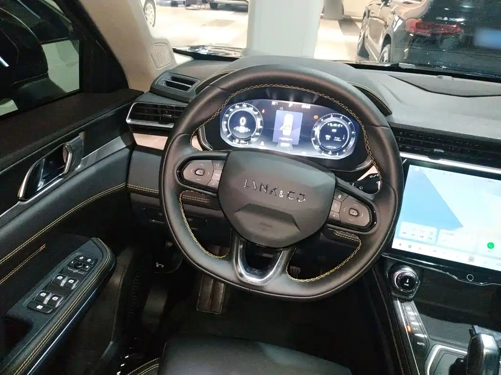 Lynk & Co 01 — миниатюра 11