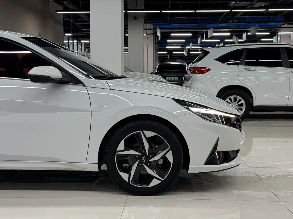 Hyundai Elantra — миниатюра 4