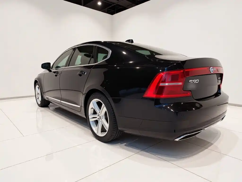 Volvo S90 — миниатюра 4