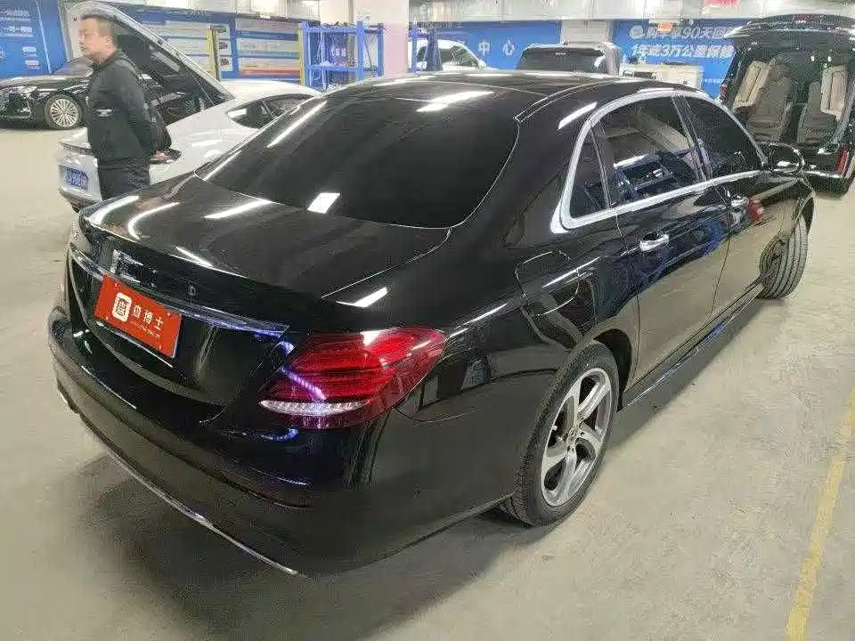 Mercedes-Benz E-Class — миниатюра 3