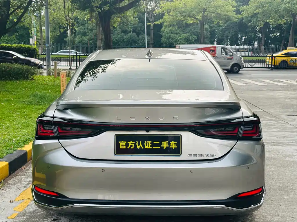 Lexus ES — миниатюра 6